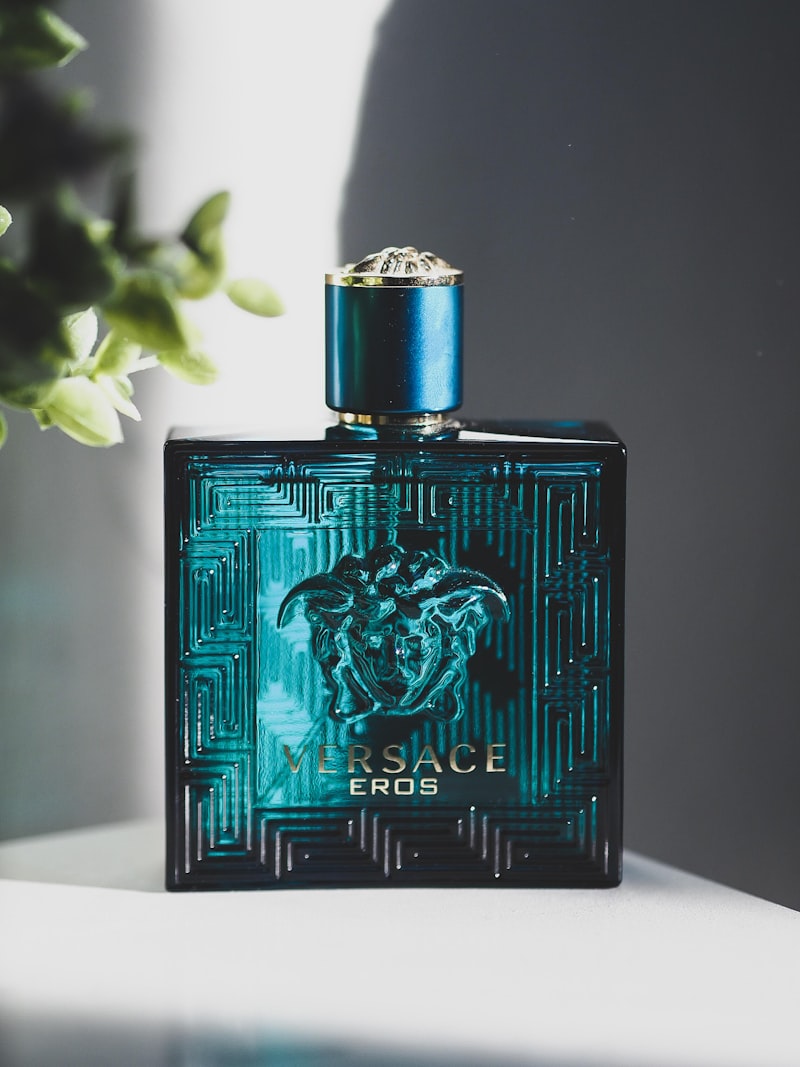 Composition de parfum illustrant les accords bois en parfumerie